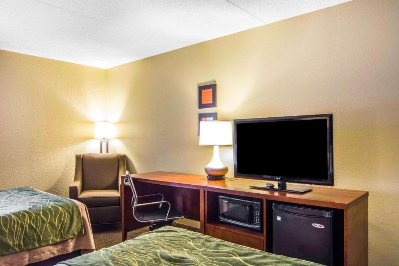 Mulberry Inn Newport News Extérieur photo